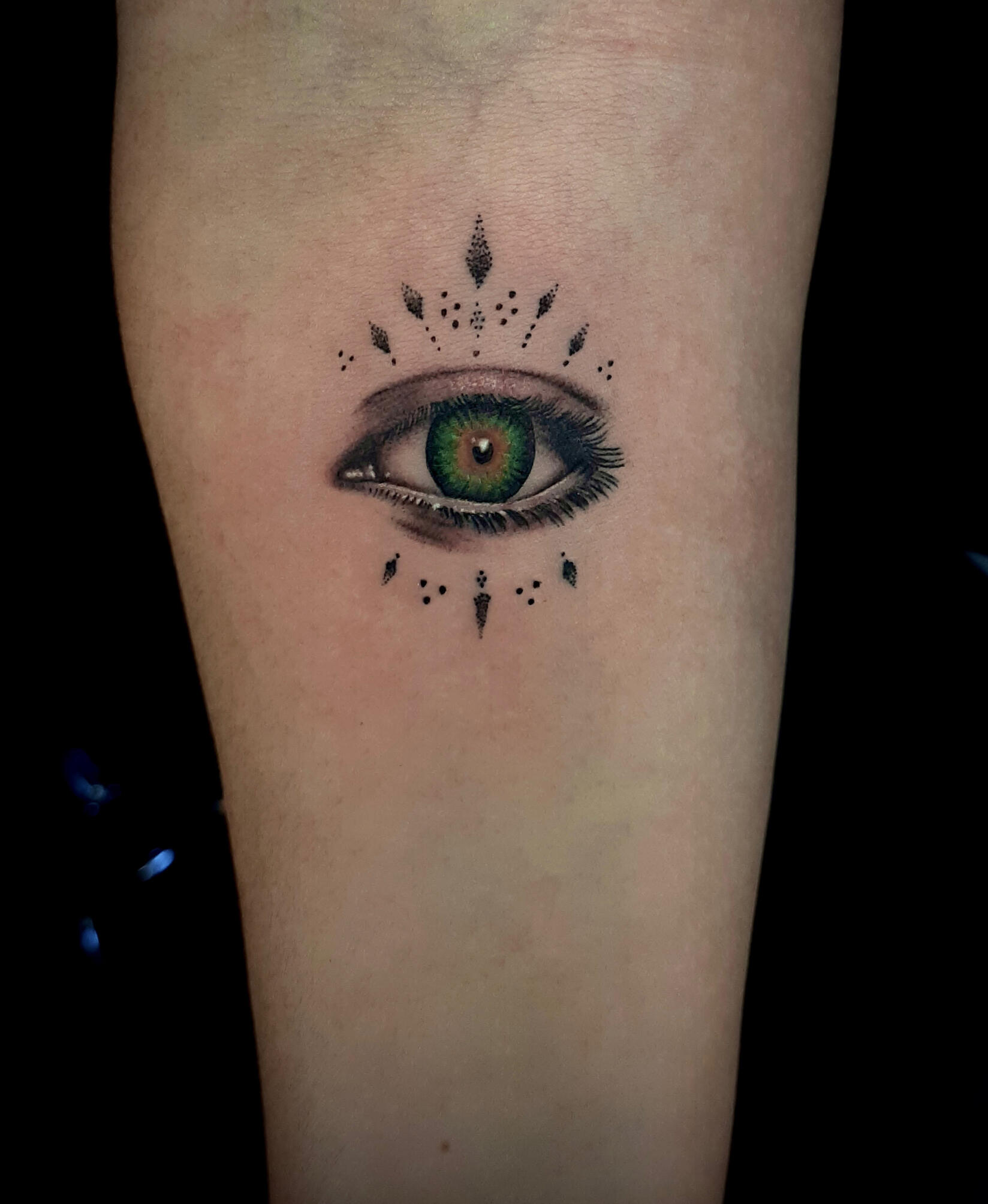 Dotwork eye with green